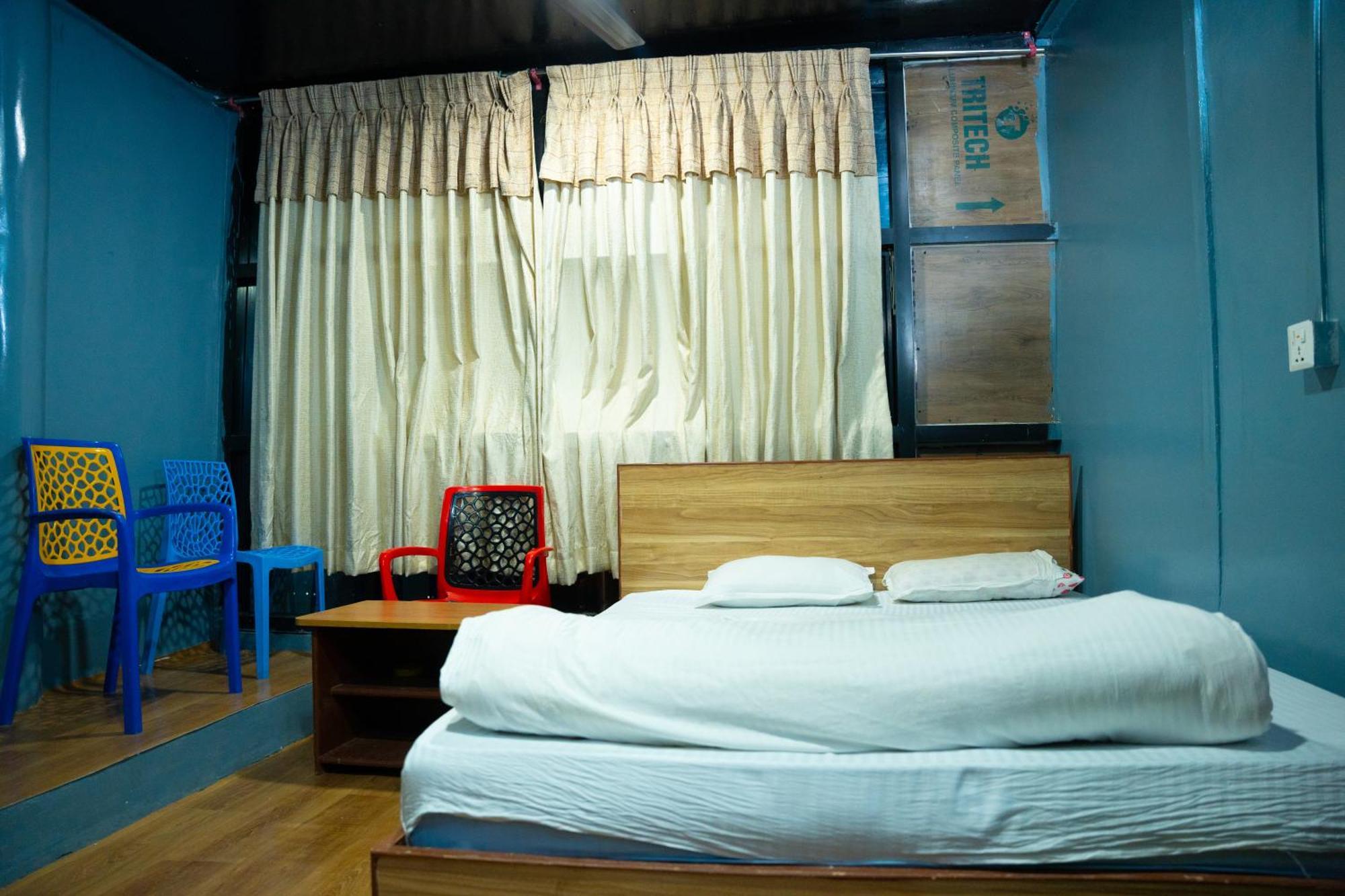 Universal Hotel & Lodge - Gorkhā Buitenkant foto