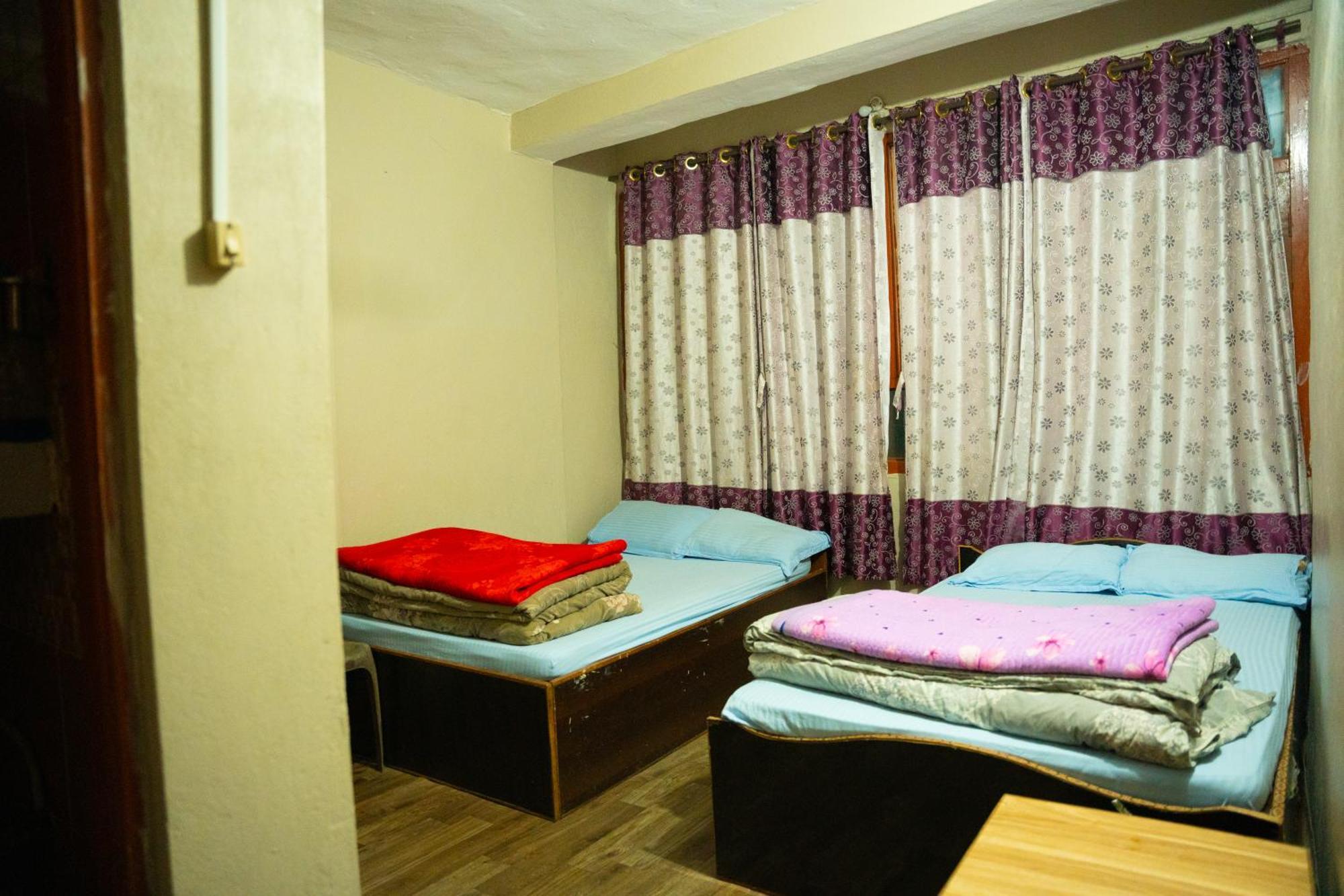 Universal Hotel & Lodge - Gorkhā Buitenkant foto